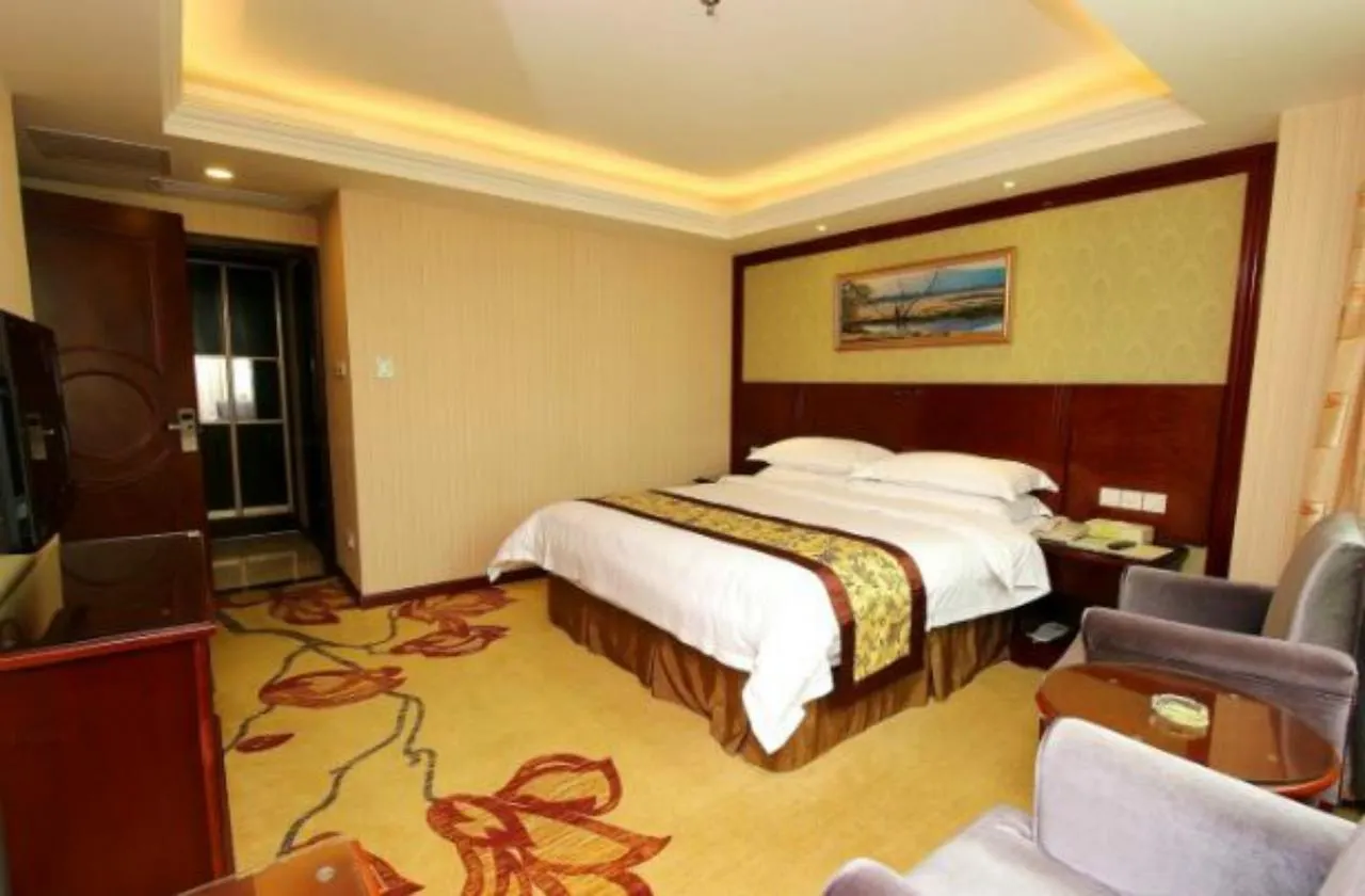 Vienna International Hotel Shanghai 3*,